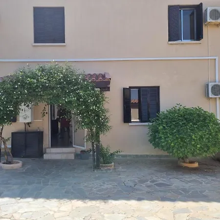 Villa Impeccable 3-bed In - Paphos