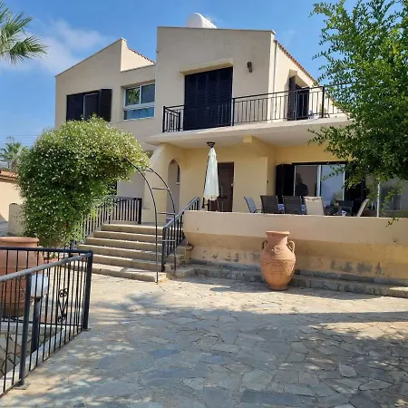 Impeccable 3-bed In - Paphos * Tála
