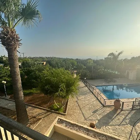 Impeccable 3-bed In - Paphos Villa Tála