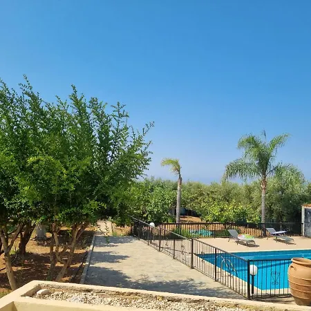 Villa Impeccable 3-bed In - Paphos *