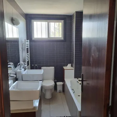 Villa Impeccable 3-bed In - Paphos Tala
