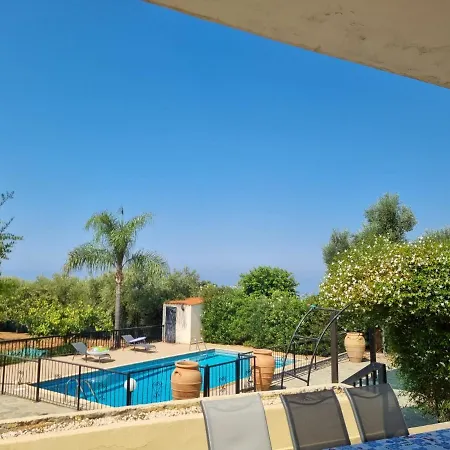 Villa Impeccable 3-bed In - Paphos