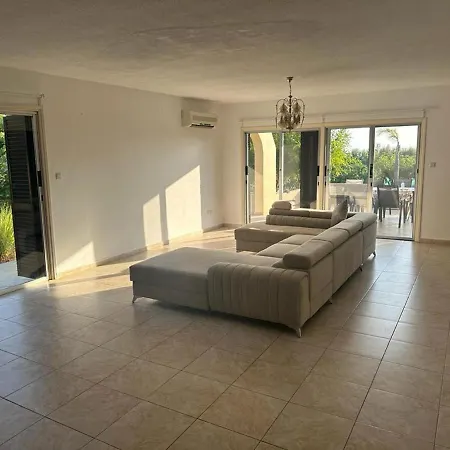 Impeccable 3-bed In - Paphos Villa Tala