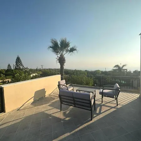 Villa Impeccable 3-bed In - Paphos *