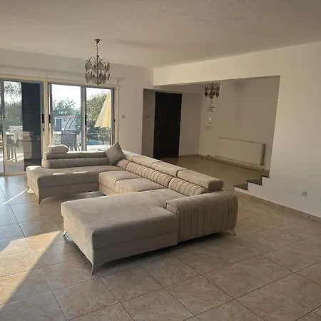 Impeccable 3-bed In - Paphos Villa *